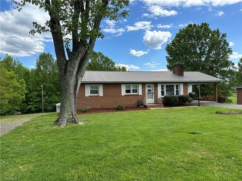 1085 Vanka Dr, Pinnacle, NC 27043