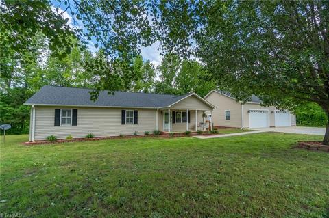 376 Lone Oak Dr, Lexington, NC 27295