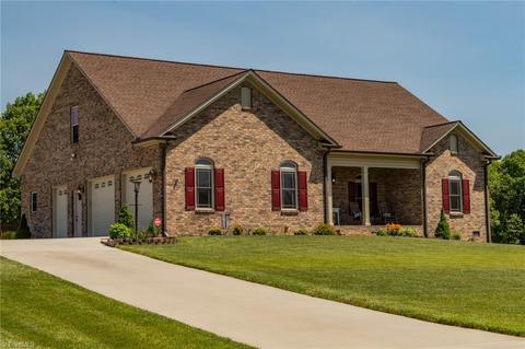 322 Centenary Ridge Dr, Clemmons, NC 27012