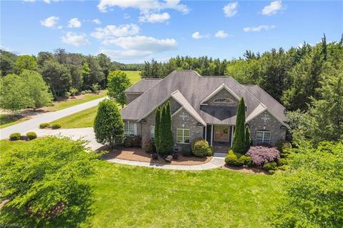 2001 Cedar View Dr, Greensboro, NC 27455