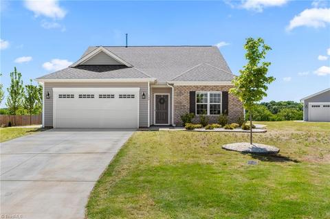 448 Altavista Dr, Clemmons, NC 27012