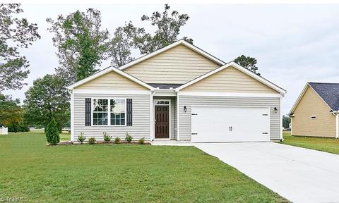 620 Hickory Point Dr, Lexington, NC 27292
