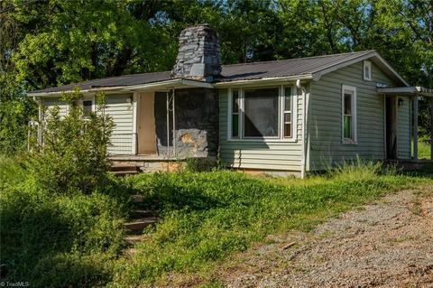 114 Mathis St, Jonesville, NC 28642
