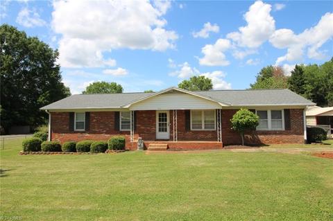 196 Ravenwood Ln, Lexington, NC 27292