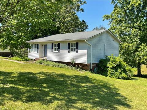 140 Maple Ridge Dr, King, NC 27021 photo 1