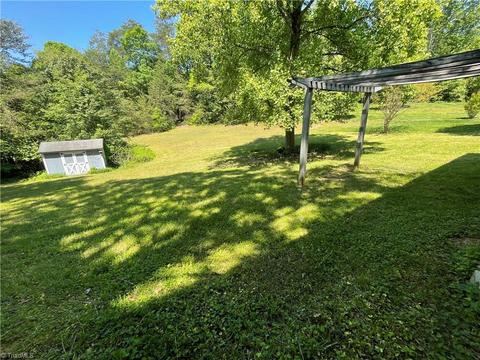 140 Maple Ridge Dr, King, NC 27021 photo 3