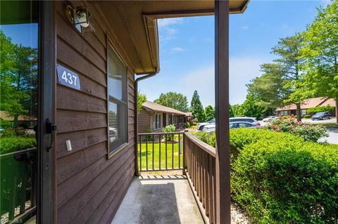 437 James Ct, High Point, NC 27265 photo 2