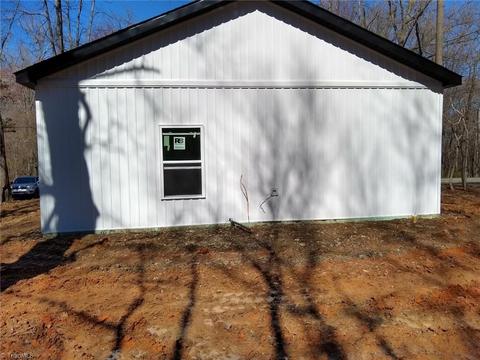 1108 E Stadium Dr, Eden, NC 27288 photo 3