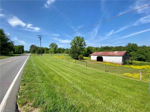 000 Rockford Rd, Dobson, NC 27017