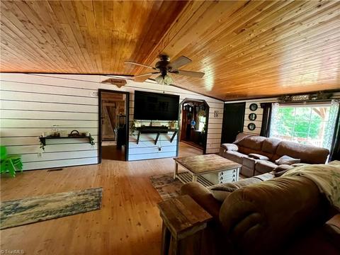 1060 Burch Tree Rd, King, NC 27021 photo 6