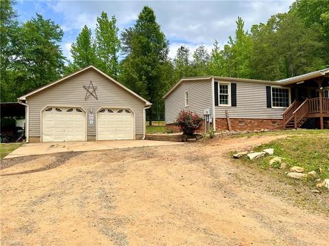 1060 Burch Tree Rd, King, NC 27021 photo 4