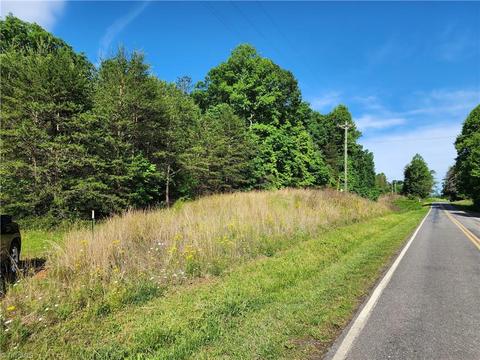 000 Toms Creek Church Rd, Pilot Mountain, NC 27041