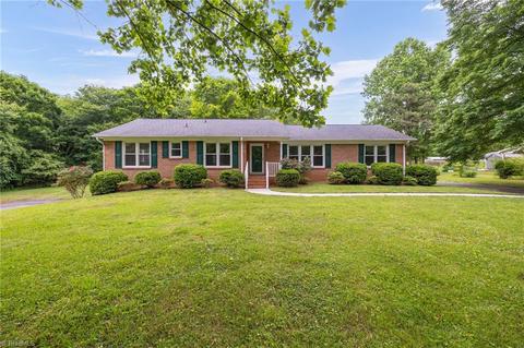 4565 Wenlok Ln, Pfafftown, NC 27040