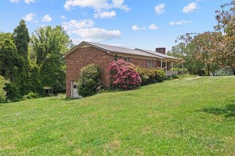 1654 Sechrist Loop, Pilot Mountain, NC 27041 photo 6