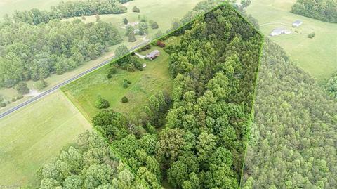 1654 Sechrist Loop, Pilot Mountain, NC 27041 photo 21
