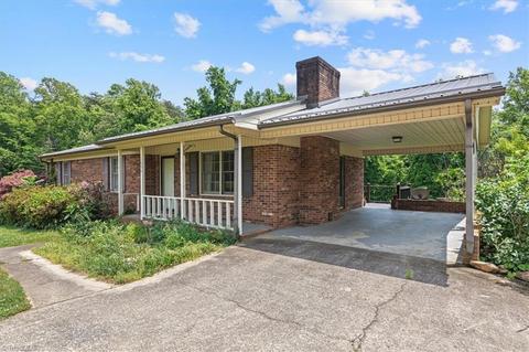 1654 Sechrist Loop, Pilot Mountain, NC 27041 photo 7