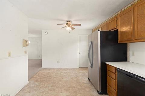1654 Sechrist Loop, Pilot Mountain, NC 27041 photo 11