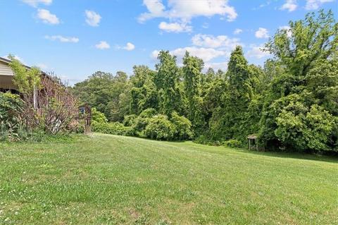1654 Sechrist Loop, Pilot Mountain, NC 27041 photo 4