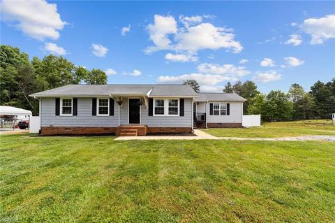 8300 Spotswood Rd, Summerfield, NC 27358
