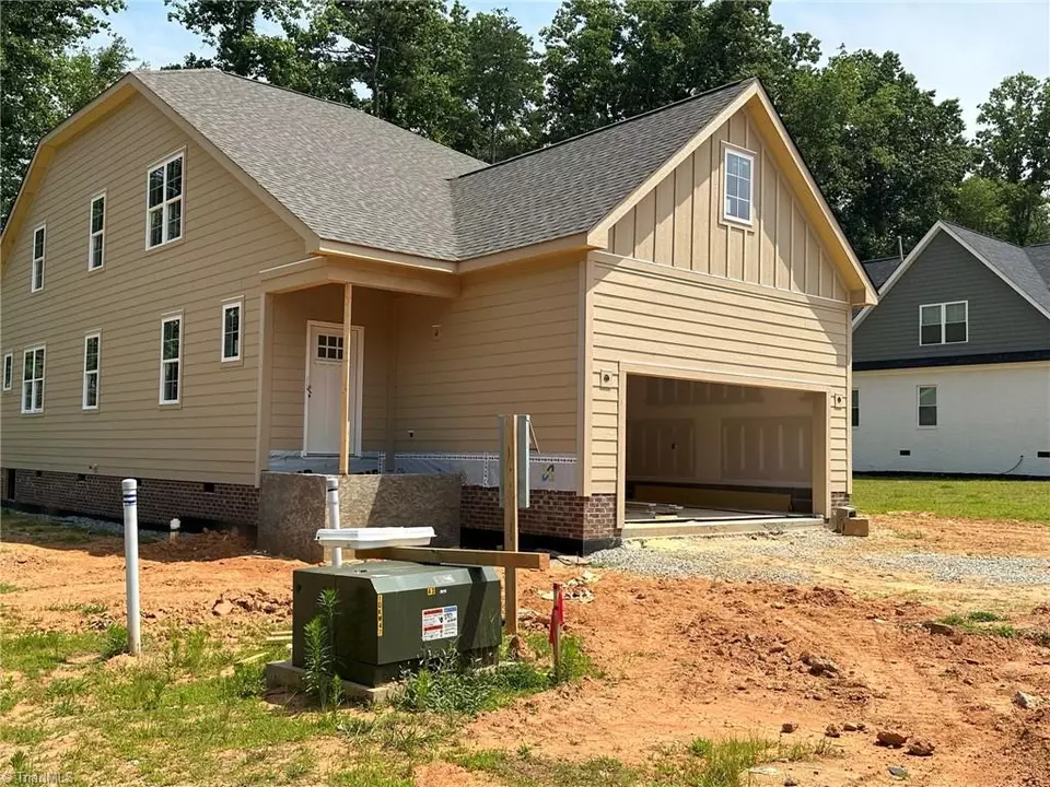  5911 Crossview Dr, Kernersville, NC 27284 photo 2