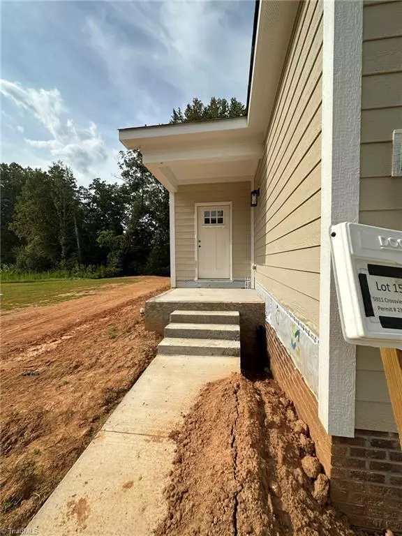  5911 Crossview Dr, Kernersville, NC 27284 photo 4