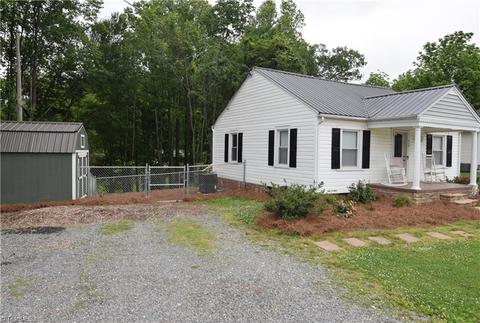 210 Carson Rd, Pilot Mountain, NC 27041 photo 3