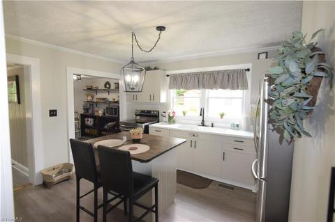210 Carson Rd, Pilot Mountain, NC 27041 photo 6