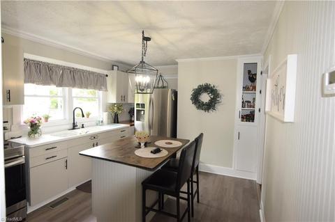 210 Carson Rd, Pilot Mountain, NC 27041 photo 5