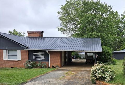157 E Peacock Ave, Denton, NC 27239 photo 3