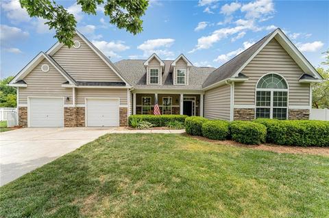 132 Lakepoint Dr, Bermuda Run, NC 27006