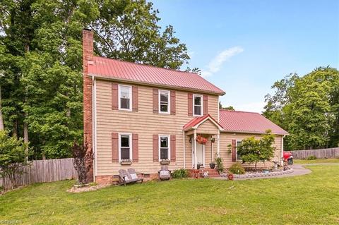 5828 Poppy Seed Dr, Belews Creek, NC 27009