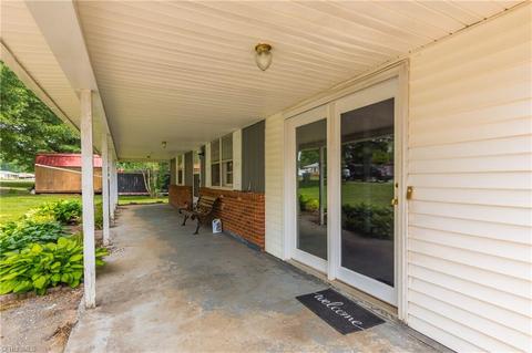 216 Crestview Dr, King, NC 27021 photo 4