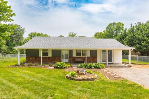 216 Crestview Dr, King, NC 27021