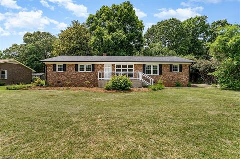 208 Holly Hill St, Ramseur, NC 27316
