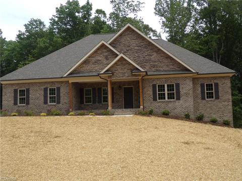 5569 Briar Hollow Ln, Belews Creek, NC 27009