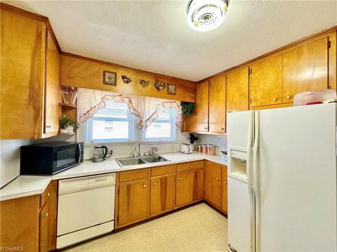 403 Phillips Ave, High Point, NC 27262 photo 11
