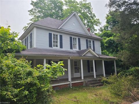 633 Oliver St, Ramseur, NC 27316