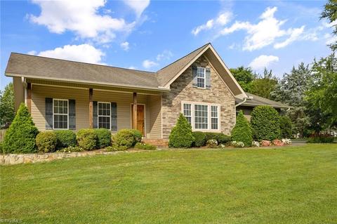 129 Idlewild Rd, Advance, NC 27006