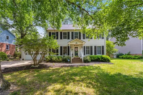4514 Oak Hollow Dr, High Point, NC 27265