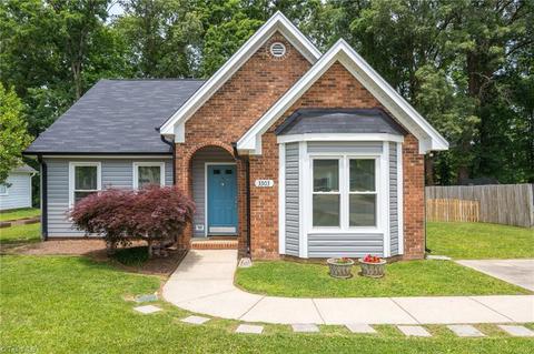 3303 Sparrowhawk Dr, High Point, NC 27265