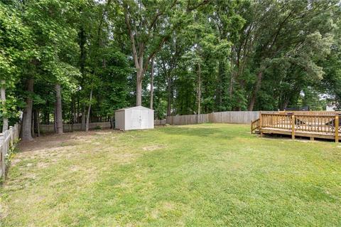 3303 Sparrowhawk Dr, High Point, NC 27265 photo 9