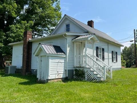 613 Dodson Mill Rd, Pilot Mountain, NC 27041 photo 3
