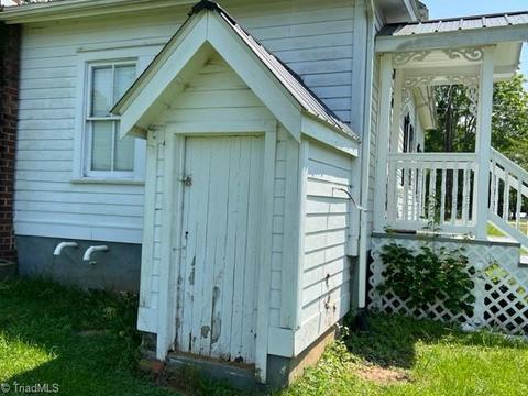 613 Dodson Mill Rd, Pilot Mountain, NC 27041 photo 4