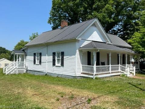 613 Dodson Mill Rd, Pilot Mountain, NC 27041 photo 2