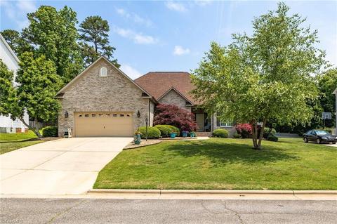 3633 Oak Chase Dr, High Point, NC 27265