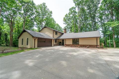 6718 Oak Knoll Ct, Thomasville, NC 27360