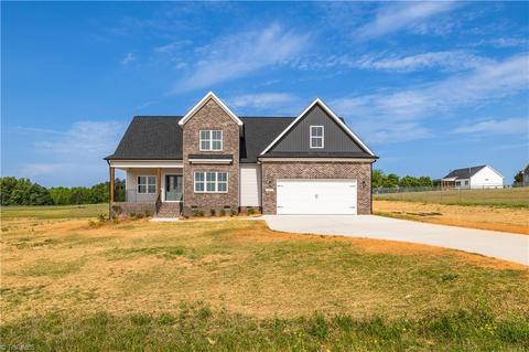 522 Troublesome Rd, Reidsville, NC 27320
