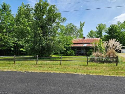 205 Castle Dr, Pelham, NC 27311