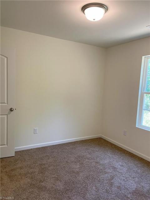 202 Hampton Dr, High Point, NC 27265 photo 2