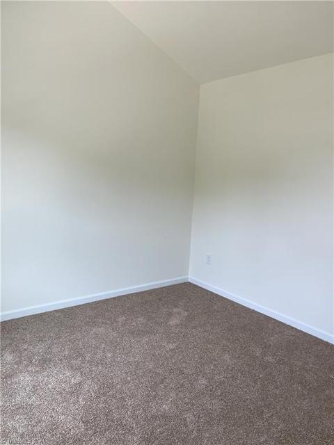202 Hampton Dr, High Point, NC 27265 photo 3